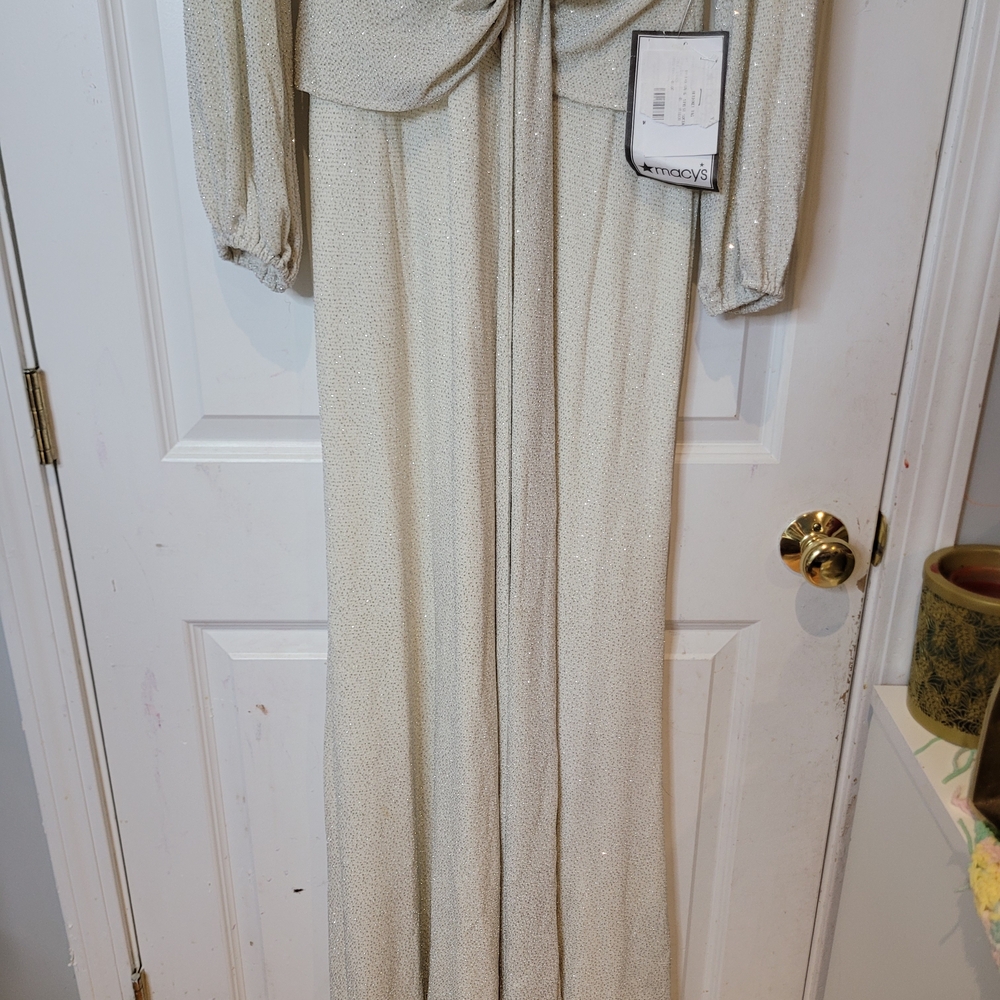 Macy's Shimmering Cream Bridal Gown - Picture 4 of 7